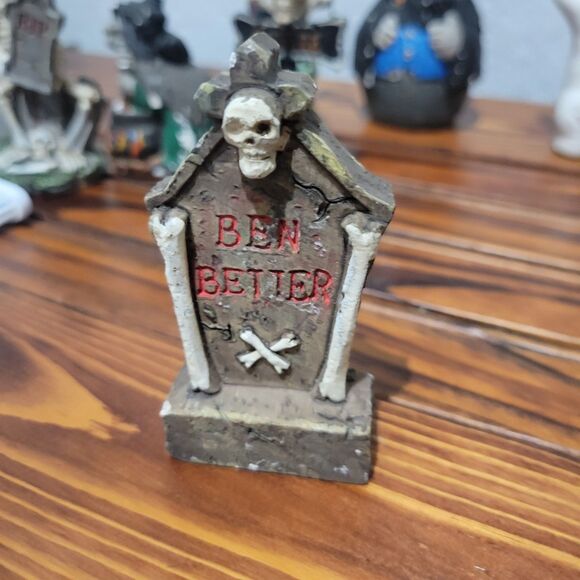 Lot Of 8 Miniature Figures Halloween Village Mini graveyard Skeleton Ghost Witch - Picture 15 of 16